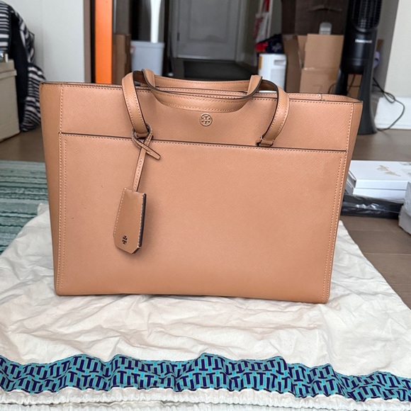 🆕 Tory Burch Robinson tote - Picture 2 of 16
